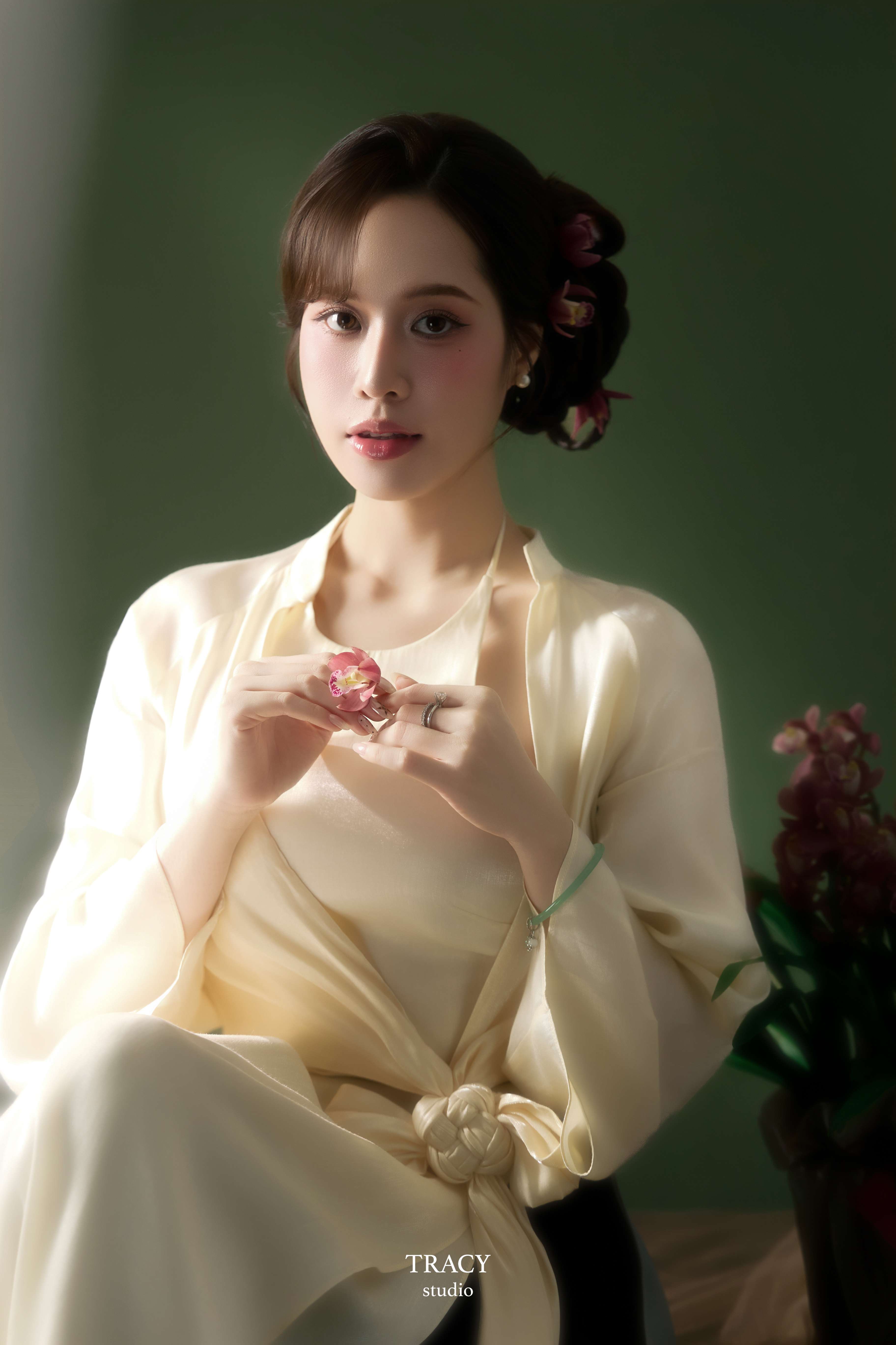 frontend/img/gallery/anh-tet-yem-ao-dai/tracy-studio-chup-ao-yem-xua (5).jpg